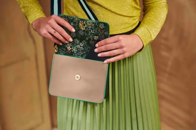 Fenna Schultertasche Klein Uni Grün