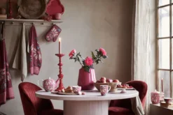 Flower Festival Tasse Gross Dunkelrosa