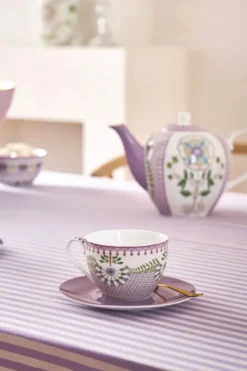 Lily & Lotus Cappuccino Tasse & Untertasse Lila