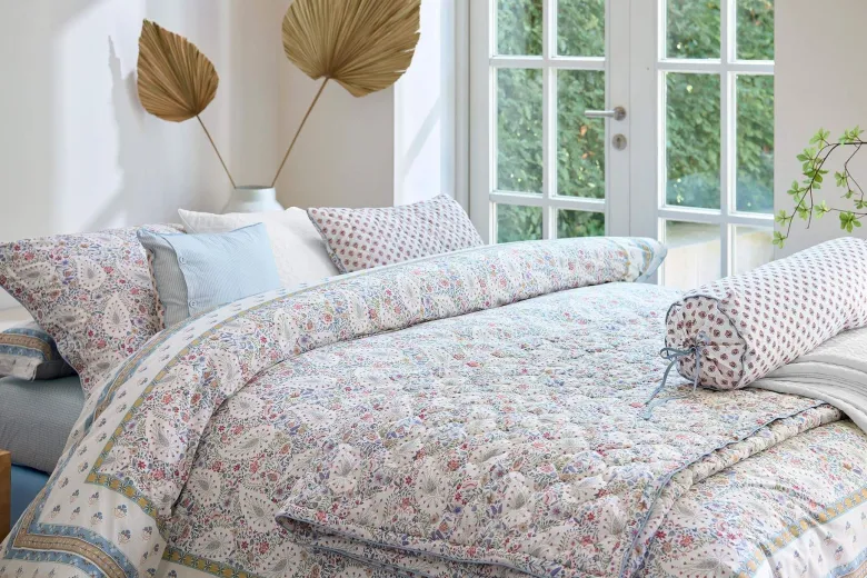Quilt Kairi Bloom Hellblau