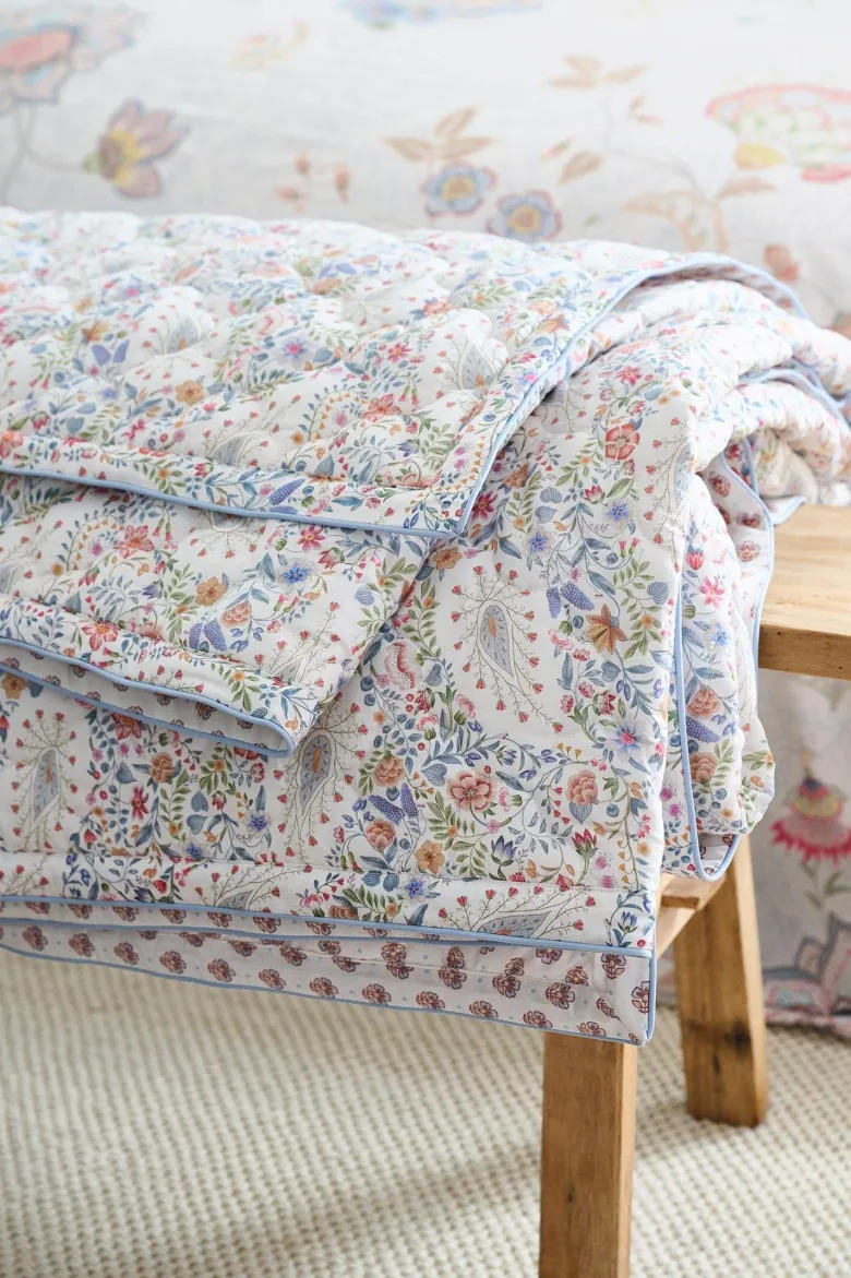 Quilt Kairi Bloom Hellblau