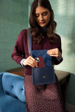 Schultertasche Fenna Klein Il Ricamo Blau