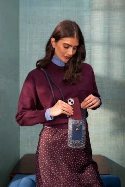 Telefontasche Peggy Il Ricamo Blau