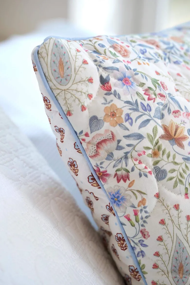Zierkissen Quilted Kairi Bloom Hellblau